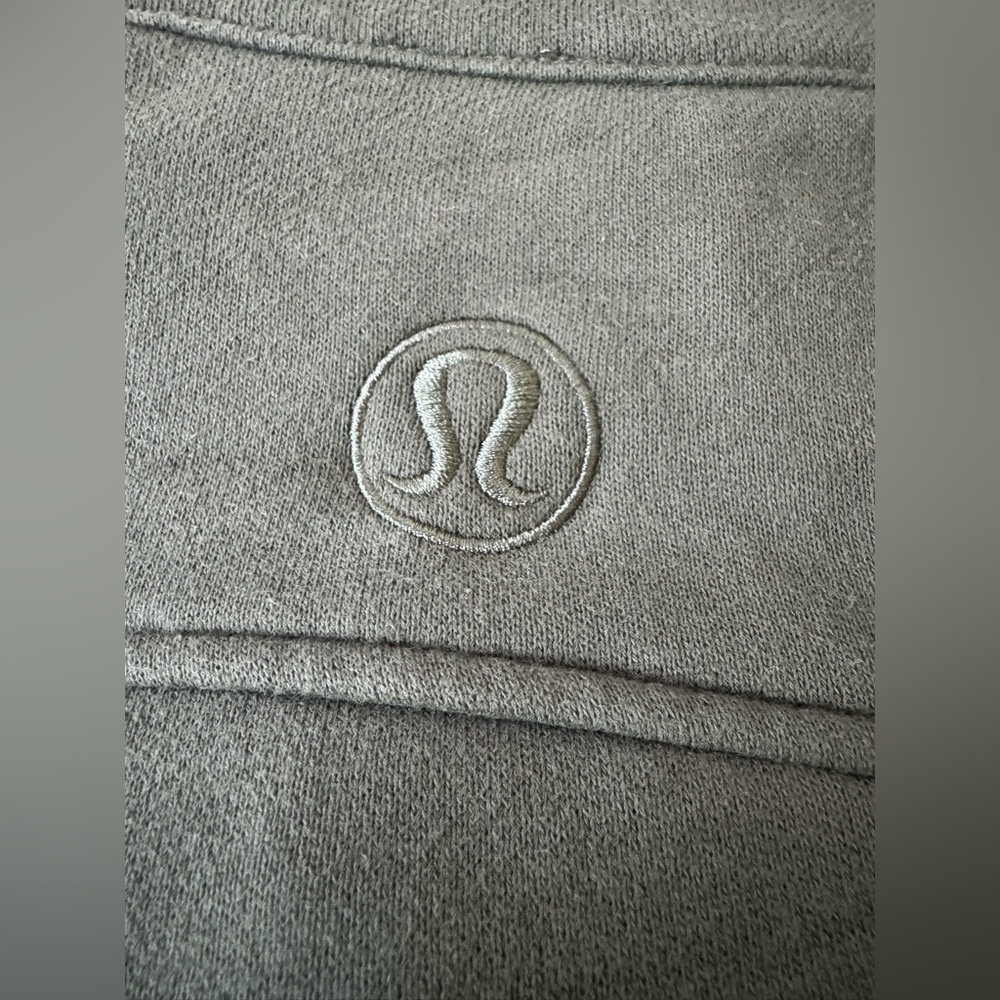 Lululemon scuba sweater size M/L excellent condition - Picture 9 of 10
